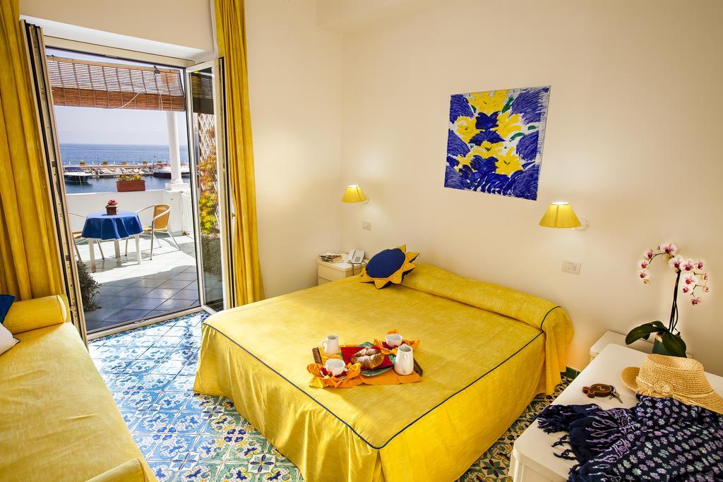 Hotel La Sirenella Lacco Ameno  Buitenkant foto